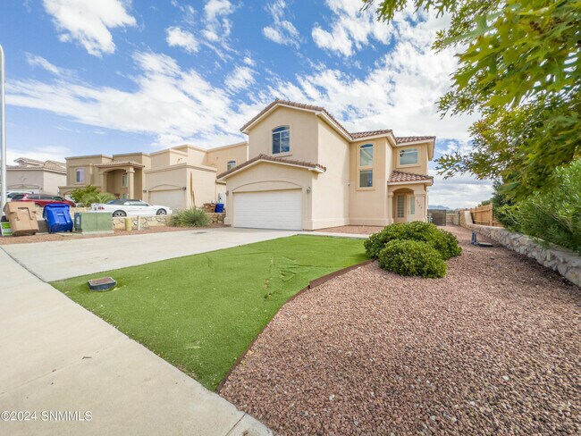 Building Photo - 3742 Piedras Negras Dr