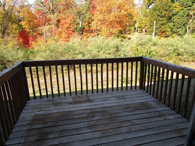 Foto del edificio - 707-707 Glenstone Dr