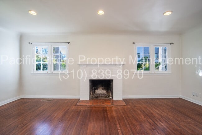 Building Photo - 8159 Willoughby Ave