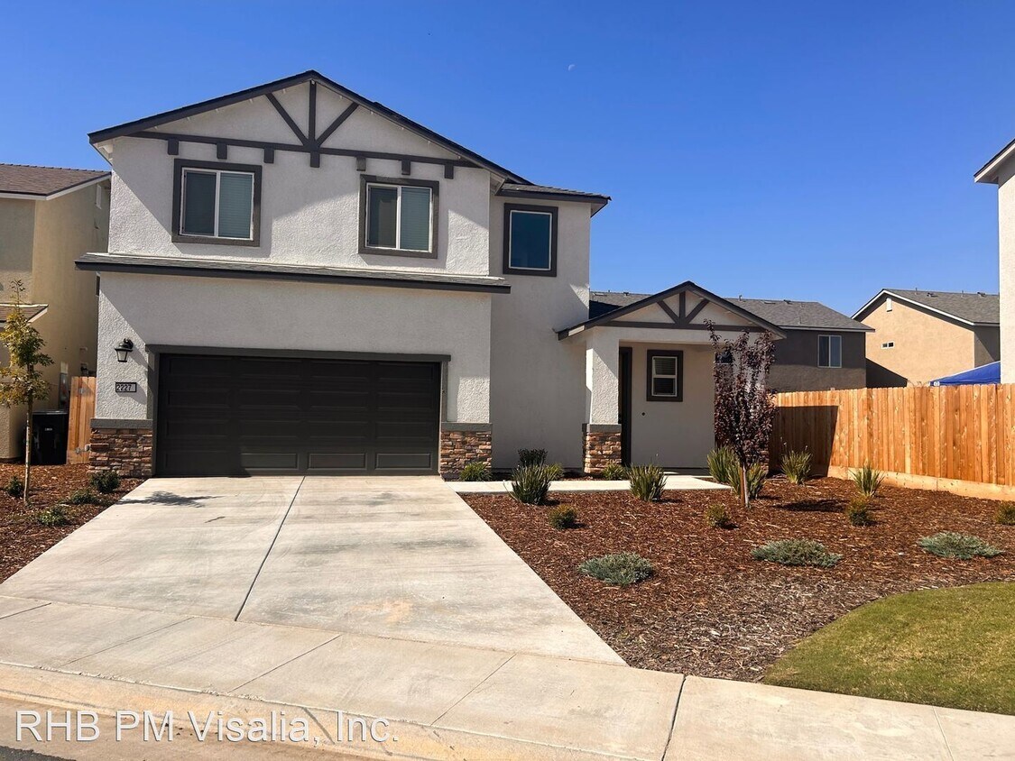 3 br, 2.5 bath House 2227 S. Crumal Street House Rental in Visalia