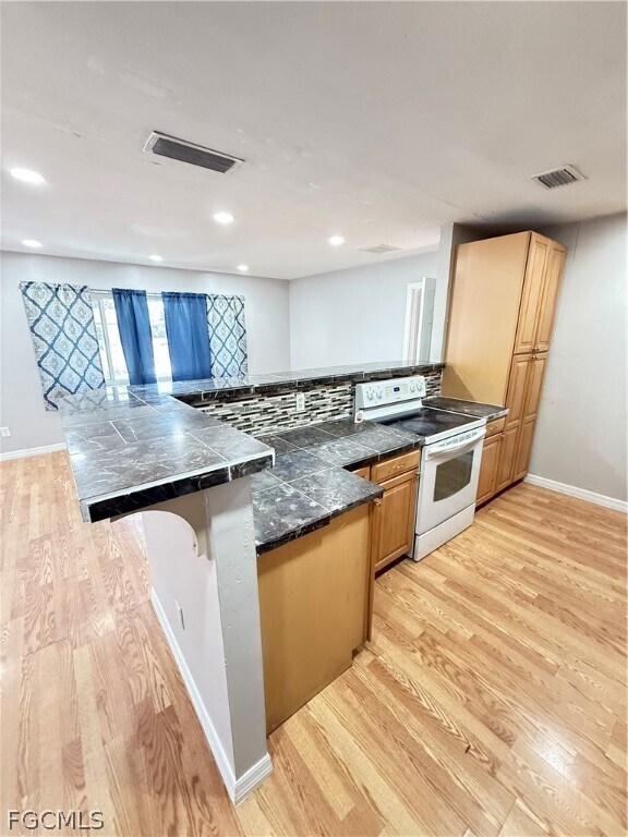 Building Photo - 403 Cactus Cir