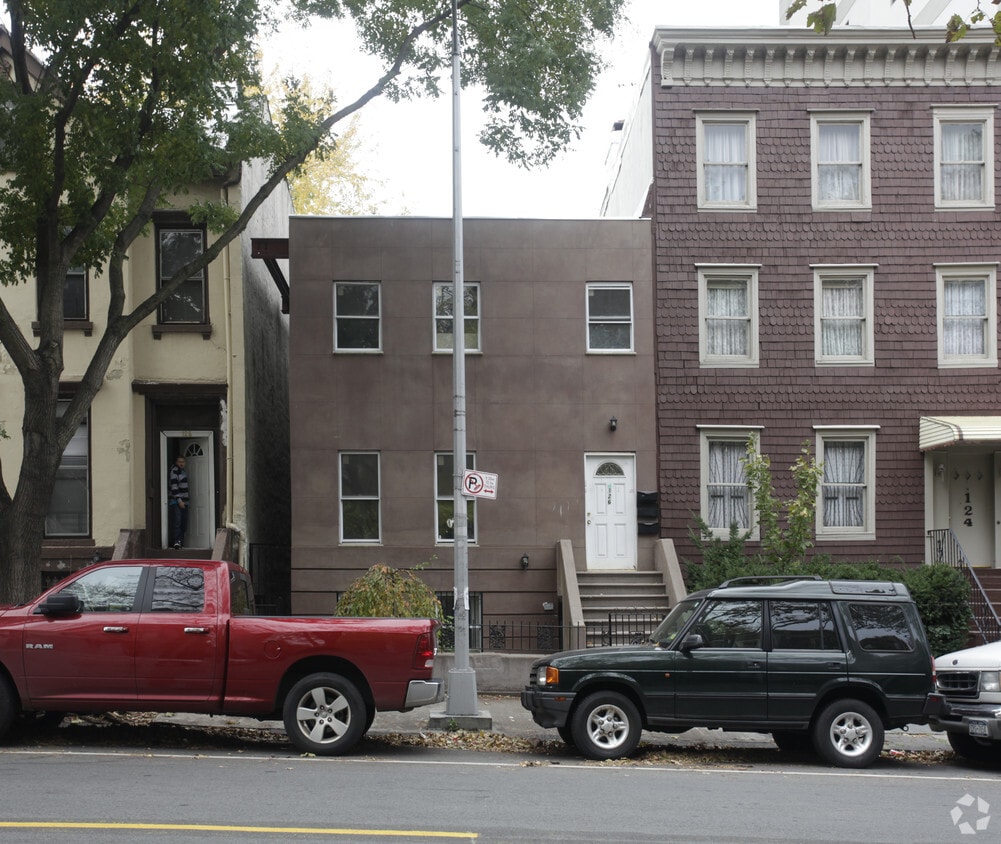 Building Photo - 126 Vanderbilt Ave