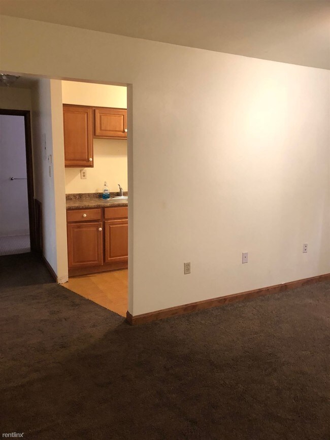 Building Photo - 1 br, 1 bath Apartment - 225 Stratford Ave