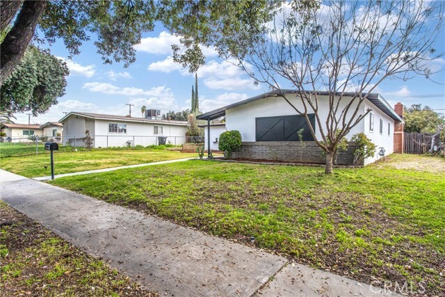 Building Photo - 1440 E Colton Ave