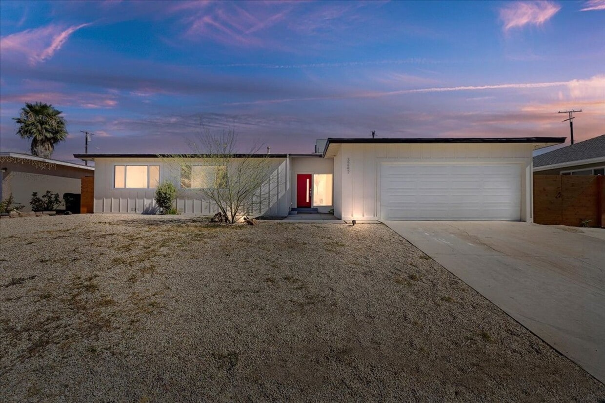 Foto principal - Beautifully Renovated 3-Bedroom Home in Ba...