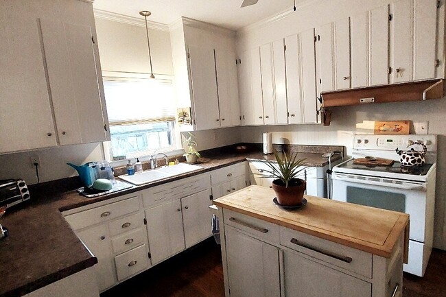 Cheerful kitchen - 520 Timmons St