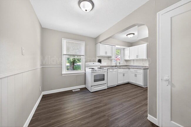 Building Photo - 10066 Dorothy Ave