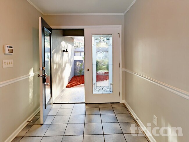 Building Photo - 7102 Woodfield Dr