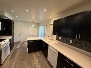 Building Photo - 7118 Village 7