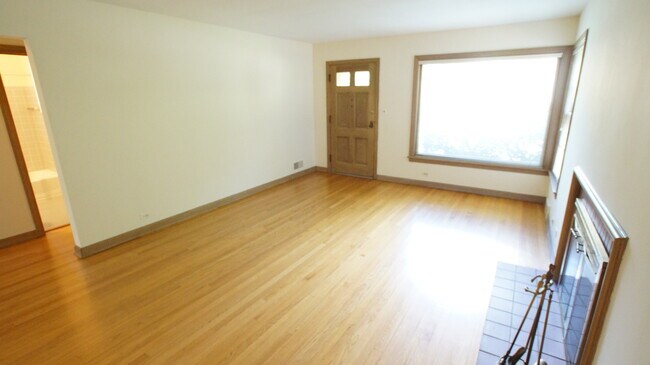 Foto del edificio - 1229 Middlebury Ln