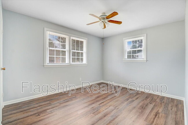 Building Photo - 1305 Robin St