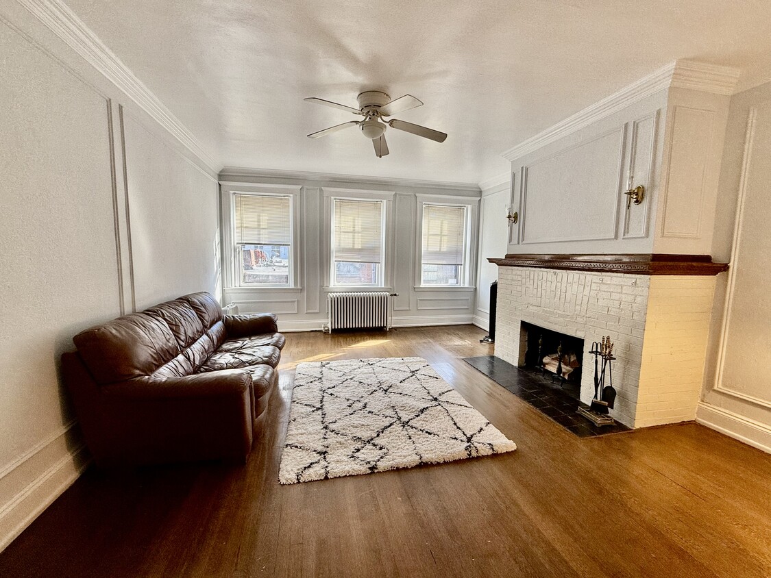 Primary Photo - 250 Commonwealth Ave