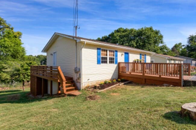 Building Photo - Knoxville 37931 - 4 bedroom, 2 bath home -...