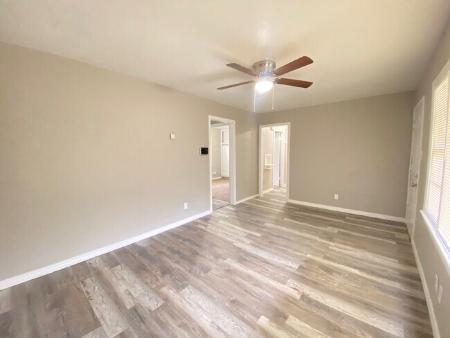 Foto del edificio - 3712 Woodside Dr