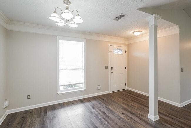 Foto del edificio - 809 Clearspring Ct