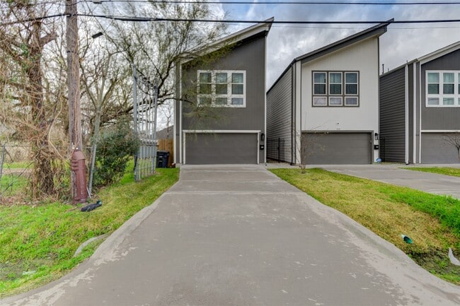 Foto del edificio - 4220 McKinley St