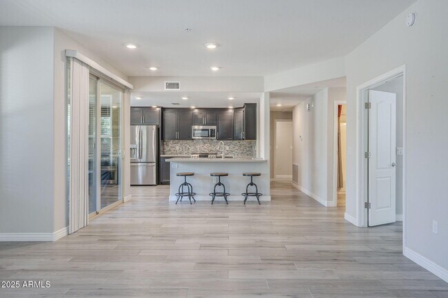 Building Photo - 2425 W BRONCO BUTTE Trl