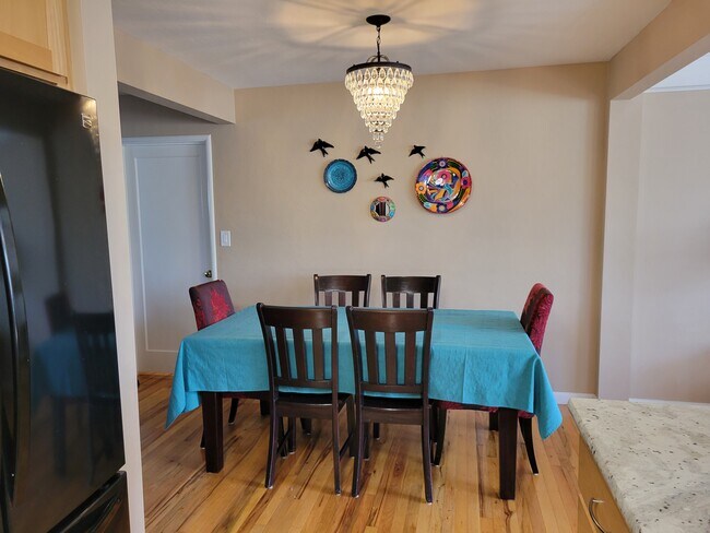 Dining area - 123 Poinsettia Ave