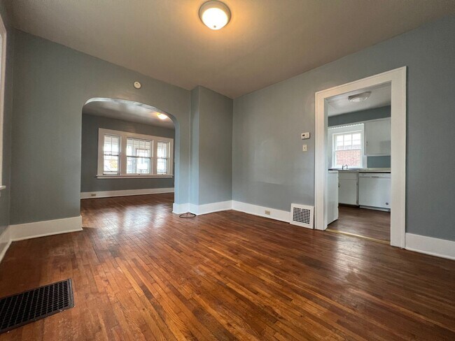 Building Photo - 3 br, 1 bath House - 1675 W 9th St