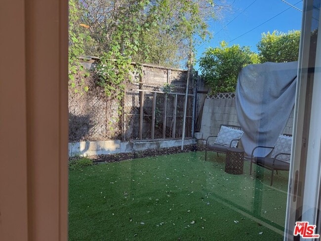 Building Photo - 1222 N Virgil Ave