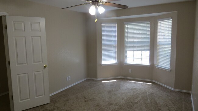 Foto del edificio - 6611 Clovis Ct