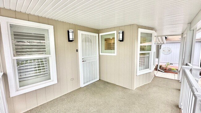 Foto del edificio - Light, Bright, and Freshly Updated Home in the Gated & Desirable Champagne Village 55+ Community!