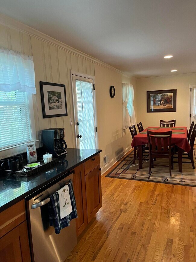 Building Photo - 461 E Boundary Ave SE