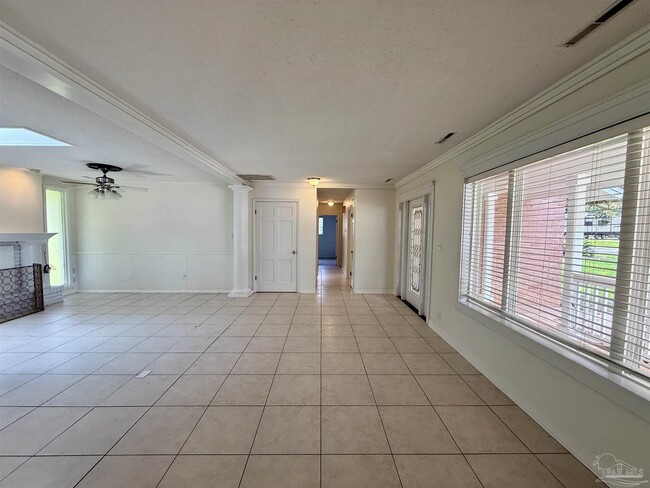 Building Photo - 204 Nandina Rd
