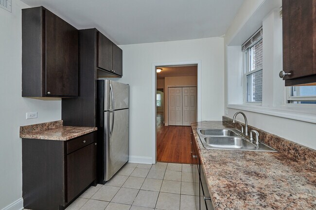 Foto del edificio - 6330 N Rockwell St