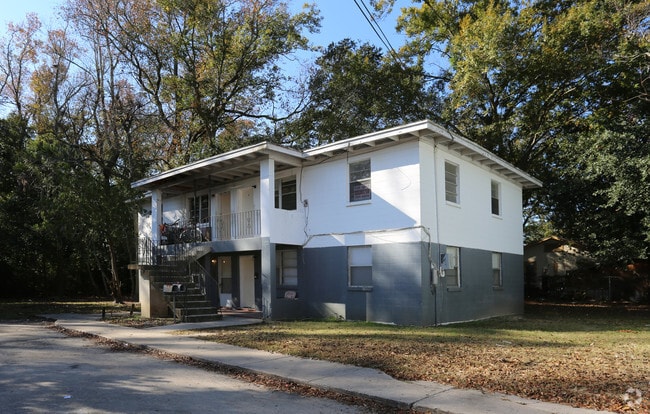 2000 Palafox St - Palafox Gardens