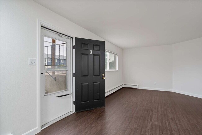 Foto del edificio - Renovated one bedroom ready in early August!