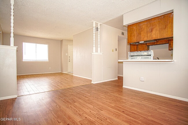 Building Photo - 8548 Arboleda Dr