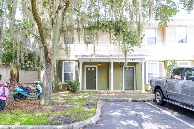 2508 SW 35th Pl Townhome University - Image 