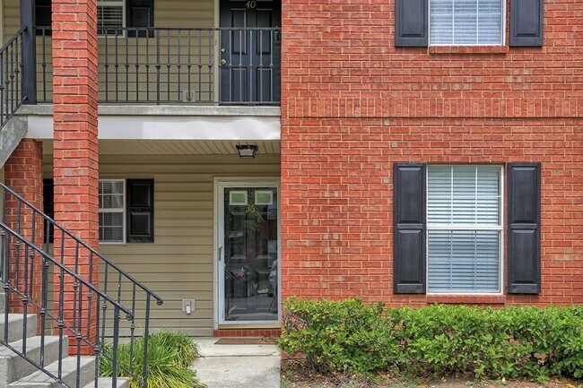 Building Photo - 2 Bedroom 2 Bathroom Gated Community