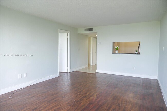 Foto del edificio - 482 NW 165th St