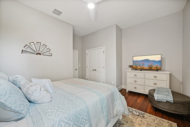 Building Photo - 7291 Heather Sound Loop