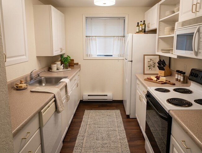 Foto del edificio - Spacious 1BR w/ Off-Street Parking | Quiet 4-Unit Building + Pet Friendly