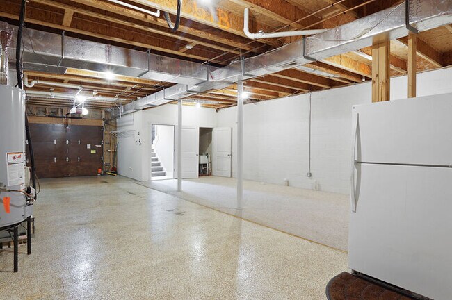 Building Photo - 2081 Eagle Ridge Dr