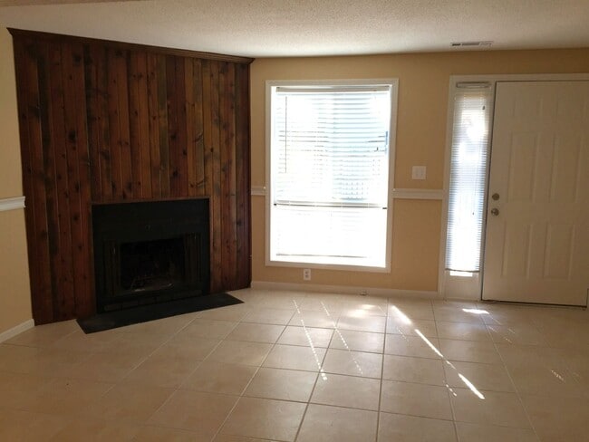 Foto del edificio - Pet-Friendly, Walk to Beach, 2 Bedroom, 1....