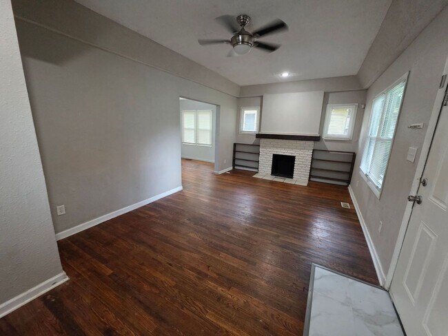 Foto del edificio - 3 Bedroom Home Near Zoo & Parks!