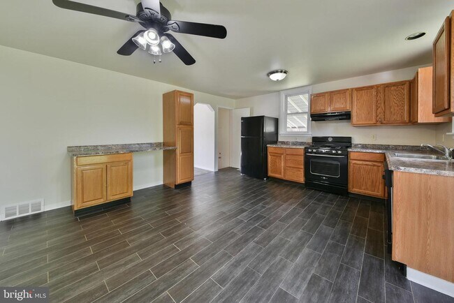 Foto del edificio - 43 Brookside Rd