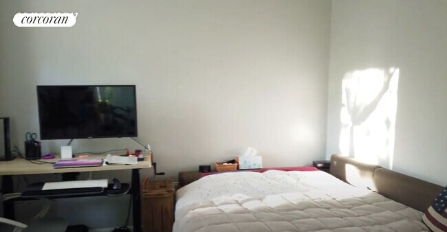Foto del edificio - 245 Ocean Pkwy