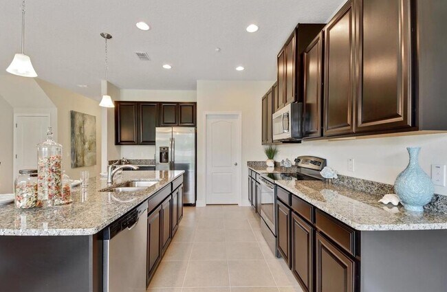 Building Photo - 3 bedroom, 2.5 bathrom townhome in Oviedo