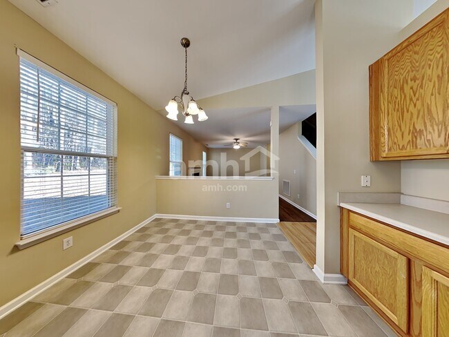 Building Photo - 24 Crescent Hill