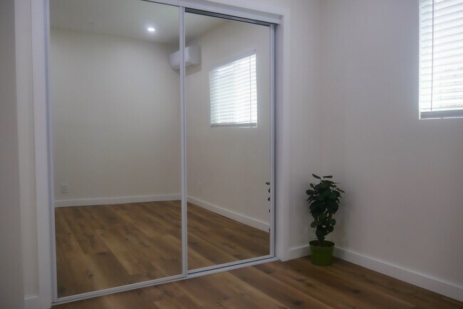 Foto del edificio - 1316 N Hollywood Way