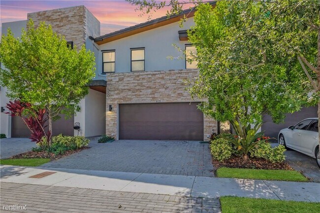 Foto del edificio - 3 br, 2.5 bath Townhome - 8121 NW 105th Av...