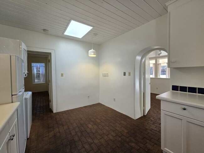 Building Photo - 808 Agua Fria St