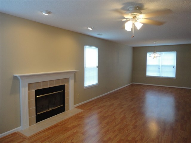 Foto del edificio - 743 Millbrook Dr