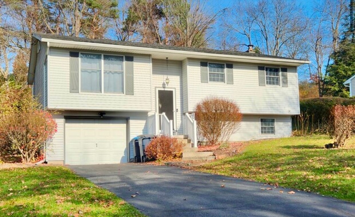 Foto principal - Charming 3BR House in Horseheads