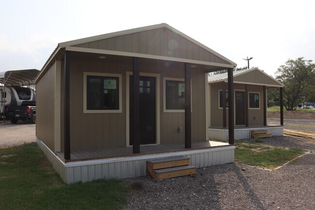 Foto del edificio - 801 Silver Creek Azle Rd